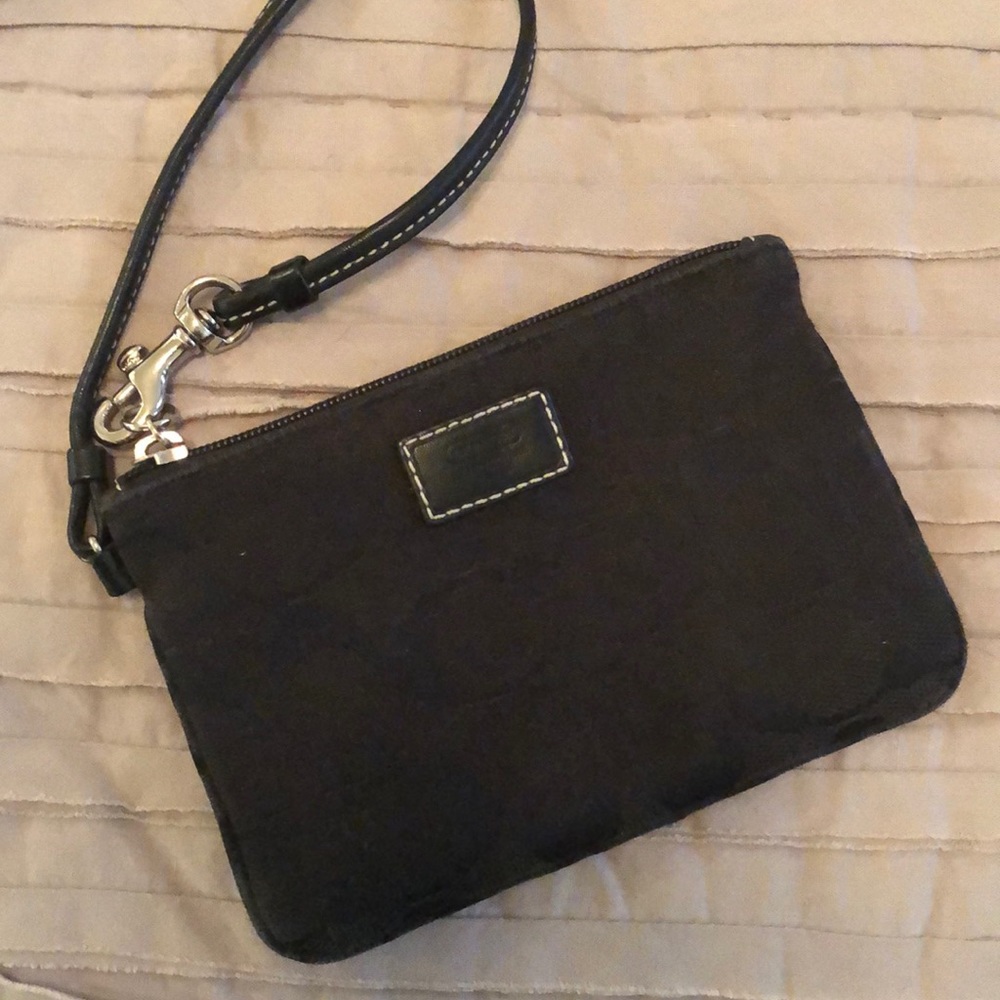 🌻 Coach signature wristlet